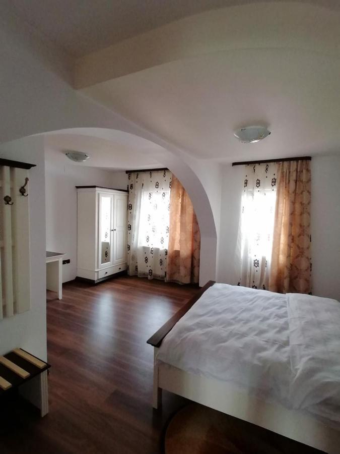 Hotel Casa Poenaru Câmpulung Moldovenesc Esterno foto