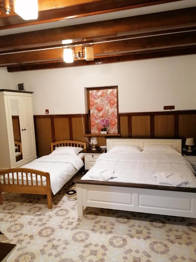 Hotel Casa Poenaru Câmpulung Moldovenesc Esterno foto