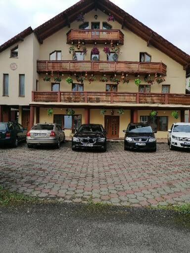 Hotel Casa Poenaru Câmpulung Moldovenesc Esterno foto
