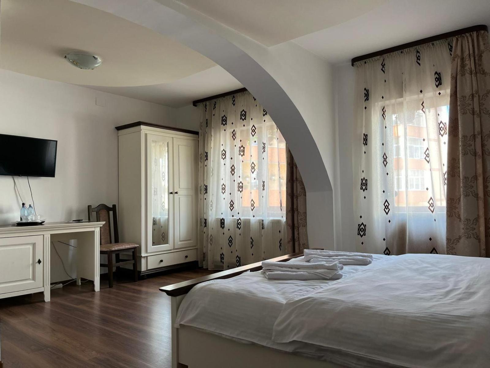Hotel Casa Poenaru Câmpulung Moldovenesc Esterno foto