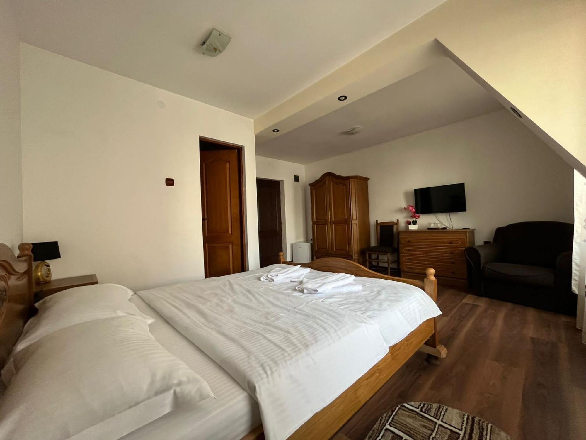 Hotel Casa Poenaru Câmpulung Moldovenesc Esterno foto