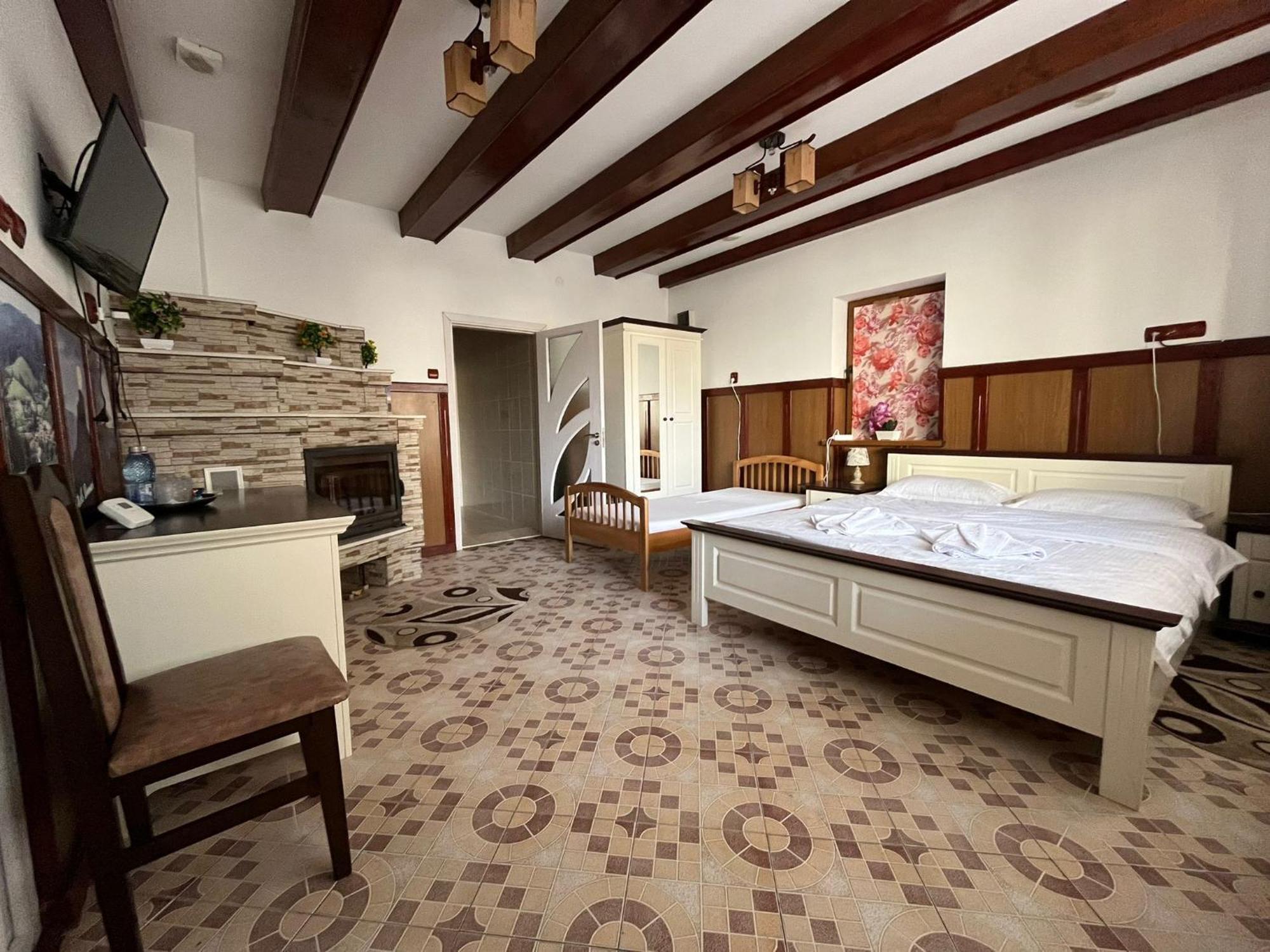 Hotel Casa Poenaru Câmpulung Moldovenesc Esterno foto